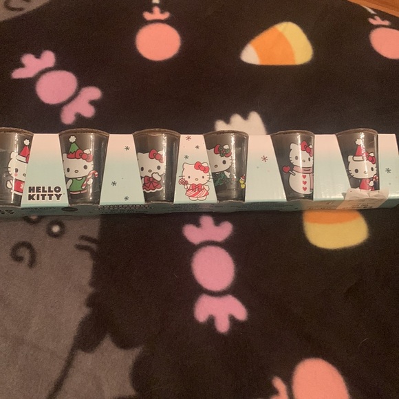 NWT Set of 6 Holiday Hello Kitty Shot Glasses - Picture 2 of 5